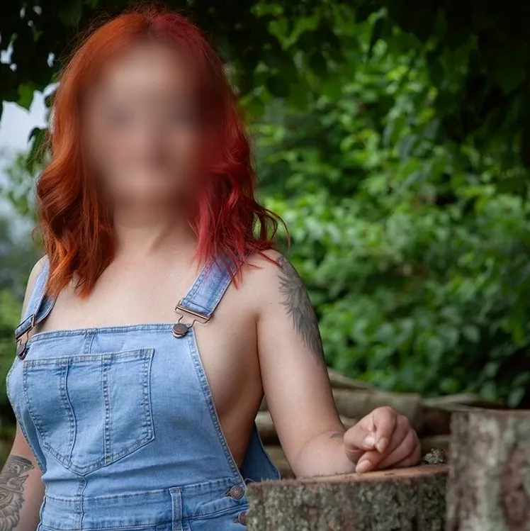 Lara, 33