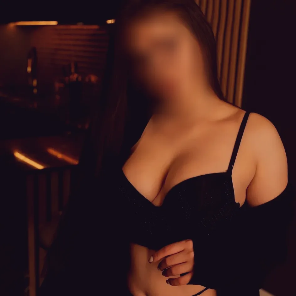 Molly, 25