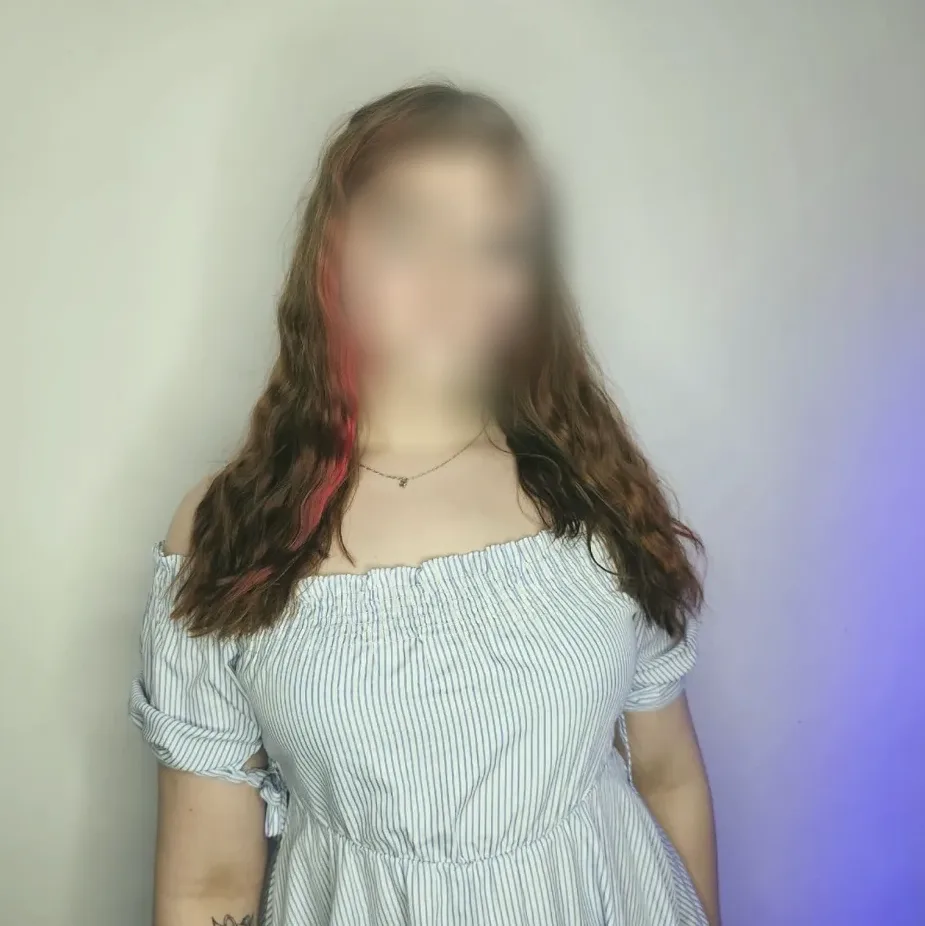 Nour, 21